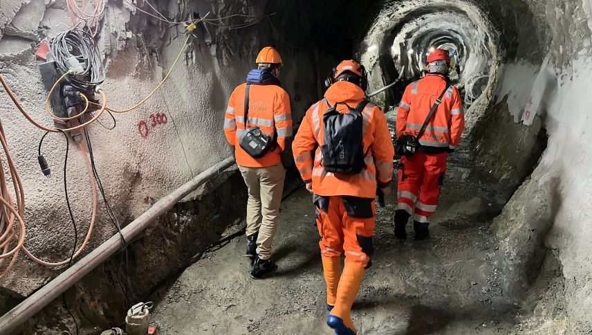 Während dieses und des kommenden Winters werden die nötigen Arbeiten im Entlastungstollen  durchgeführt.			 Foto: Andrea Gutgsell