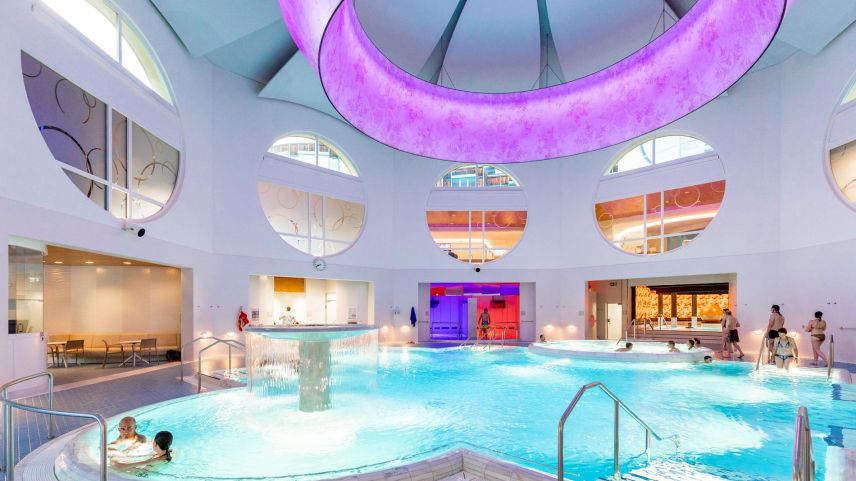 La part principala dal Bogn Engiadina Scuol survain bainbod ün nouv aspet modern (fotografia: BES).