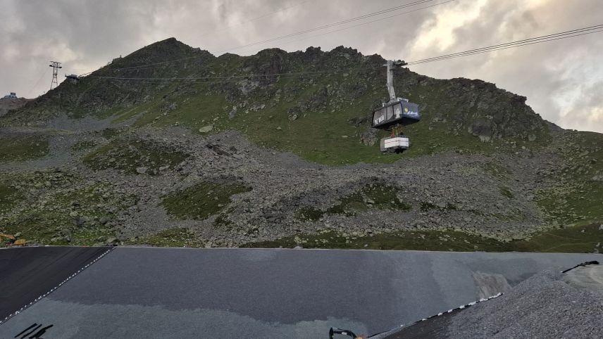 Aufwendiger Transport des Kompressors. 