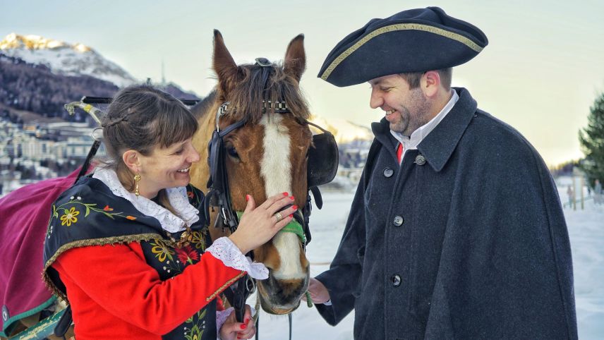 Sieben Pferde brachten die Schlittenlenker und Vorreiterin durch den Tag. 
