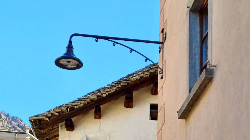 Moderne LED-Lampen ersetzen die alten Laternen. Foto: Reto Müller