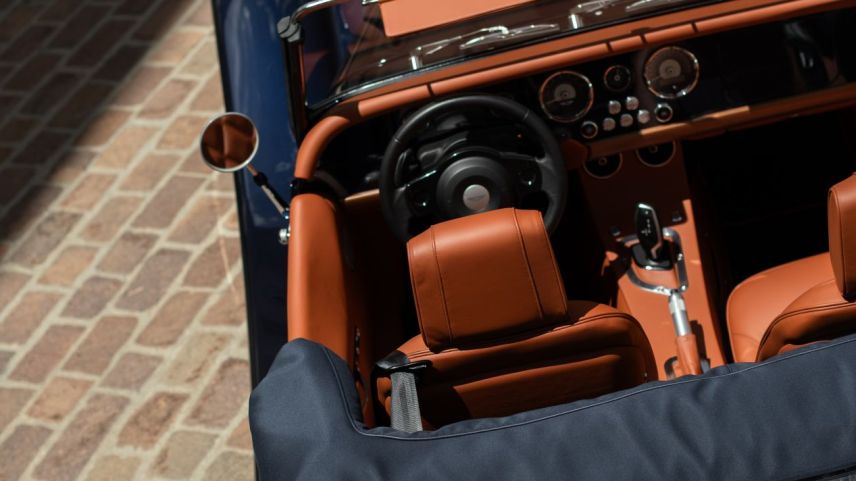 Nobel, elegant und auch abenteuerlich: Am Wochenende sind anlässlich des British Classic Car Meetings zahlreiche Oldtimer durch das Oberengadin gefahren. Fotos: z. Vfg