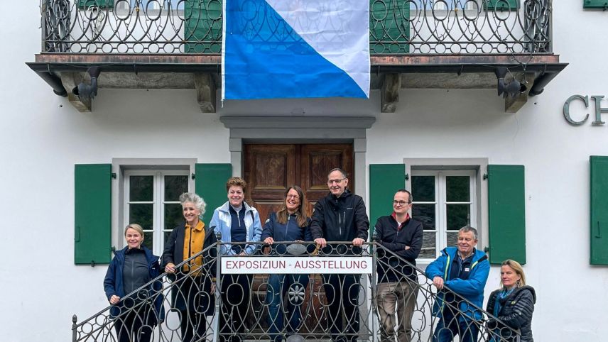 Der Zürcher Regierungsrat mit der Silser Gemeindepräsidentin Barbara Aeschbacher. Foto: z.Vfg.