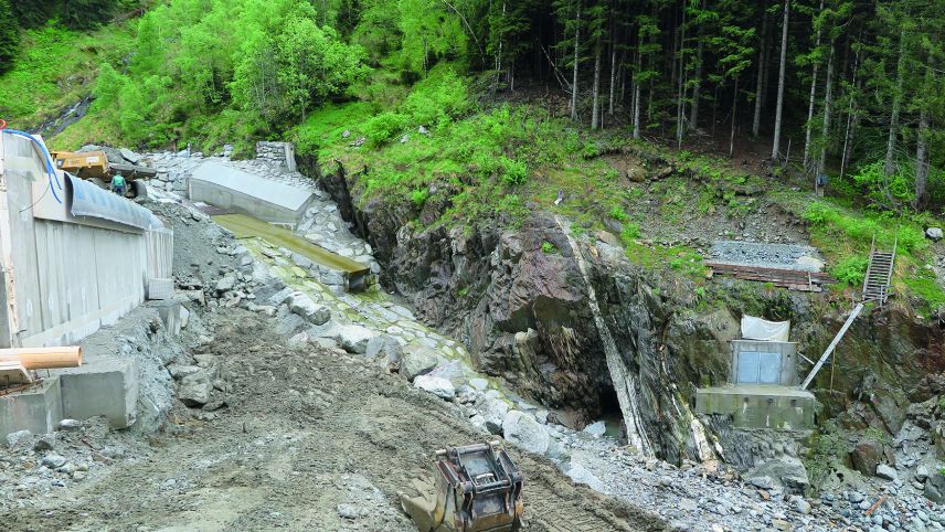 Die neue Wasserfassung in der Val Bondasca ist seit dem ersten Mai wieder in Betrieb. Umgebungsarbeiten sind noch im Gange.   Foto: Thöme Jieziner