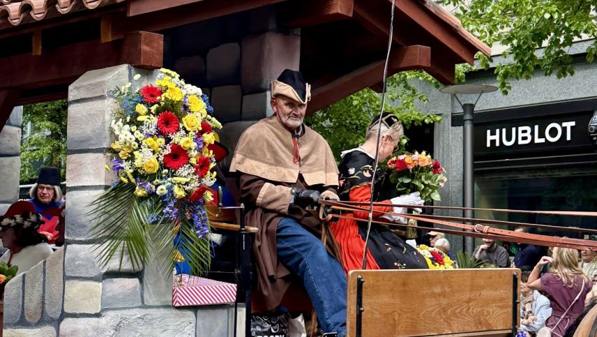 Die Fuhrhalterei Clalüna aus Sils war mit Pferdestärken unterwegs. Impressionen vom Umzug der Zünfte. Foto: Fadrina Hofmann