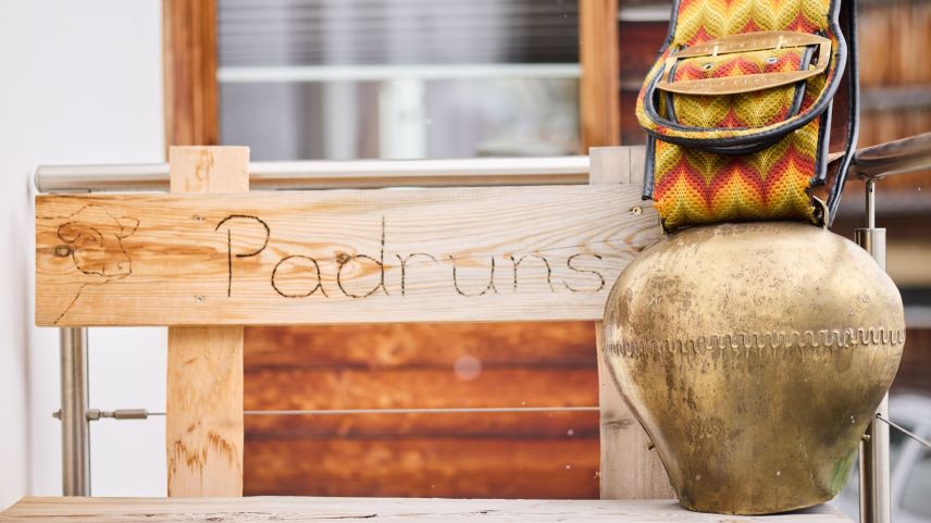 La plumpa chi’d es daspö passa quatter decennis il plü davantvart i’l cortegi da Chalandamarz a Lavin (fotografia: Michael Steiner).