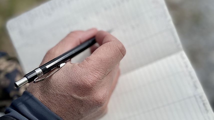 Die Dokumentation ist ein wichtiger Teil von Ueli Nefs Arbeit. Foto: Fadrina Hofmann