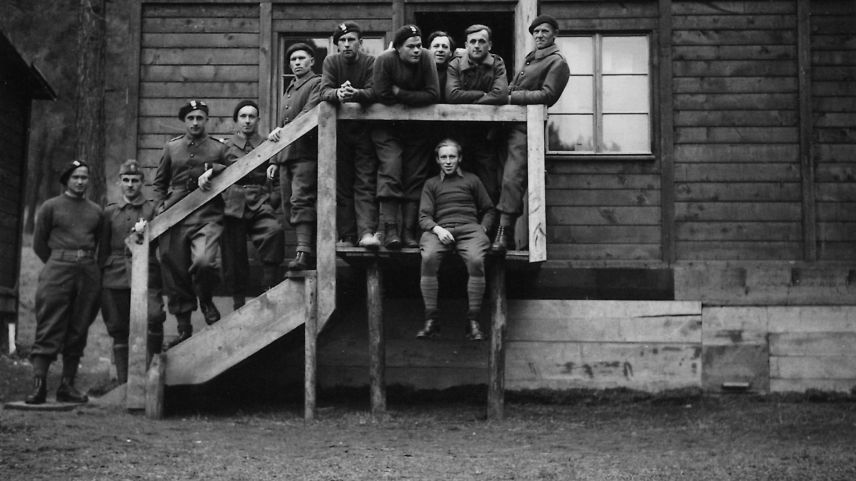 Bolek Kozakiewicz hat seine Kollegen - polnische Internierte - während der Arbeitseinsätze in Tarasp fotografiert. Foto: Bolek Kozakiewicz