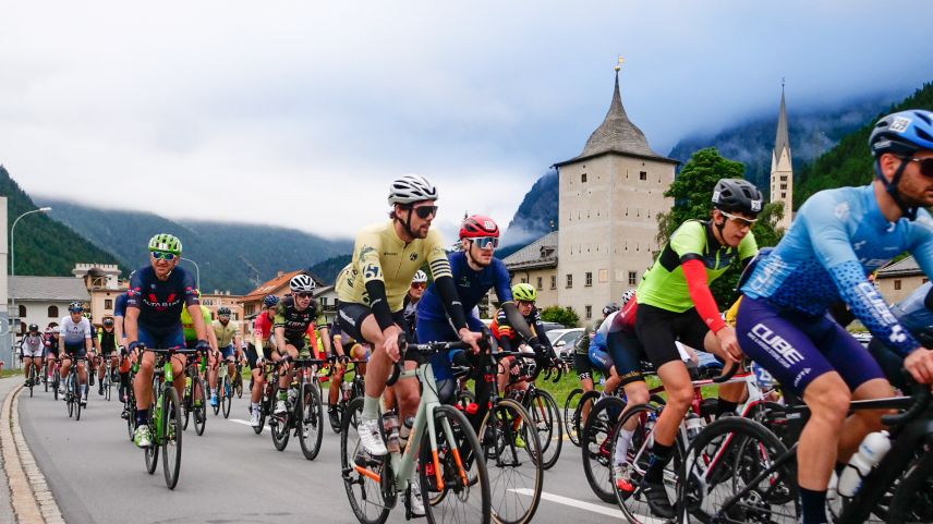 Start in Zernez: Foto: Jon Duschletta