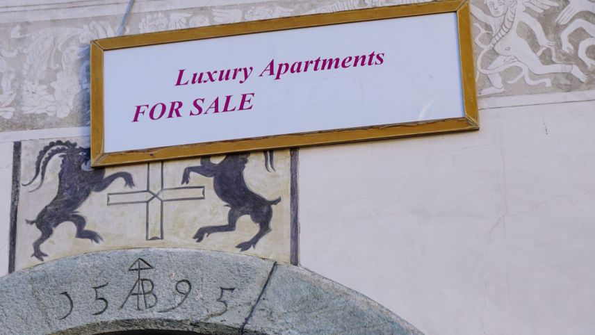 Wohnungsnot und Ausverkauf der Heimat sind keine neuen Begrifflichkeiten. Aktuell ist wieder eine negative Entwicklung auf dem Wohnungssektor im Gang, mit ungewissen Auswirkungen auf das soziale Gefüge der Region. Symbolbild: Jon Duschletta