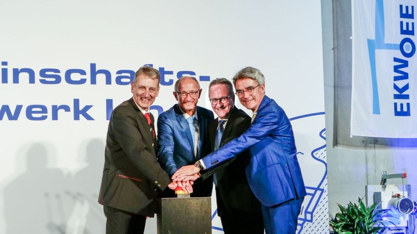 Inbetriebnahme des GKI (von links): Erich Entstrasser (Tiwag), Landeshauptmann Anton Mattle, Ständerat Martin Schmid (Präsident EKW AG) und Regierungsrat Mario Cavigelli. Foto: Jon Duschletta