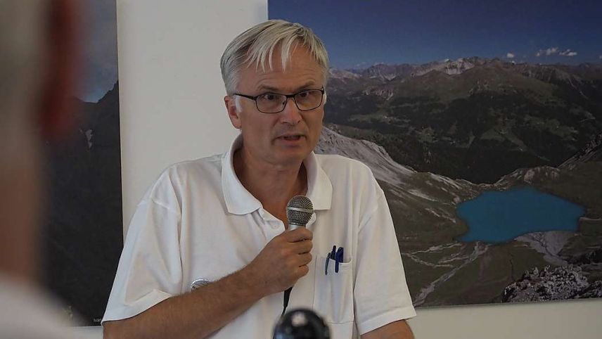 Theodor von Fellenberg, schefmeidi i’l Center da sandà Val Müstair, voul chattar oura quant frequainta cha la leptospirosa es illa populaziun da la Val. fotogrfia: David Truttmann/fmr
