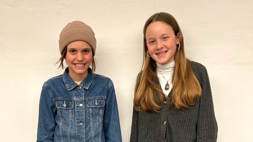 ... und in der Unterengadiner Fassung Ambra Fanchi und Chiara Staub aus Sent dies Hauptrollen. Fotos: z.Vfg