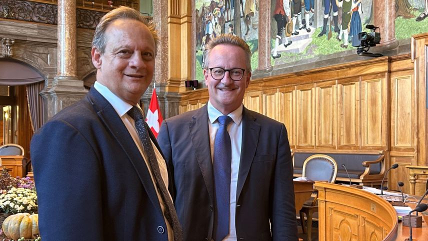 Els nu ston tremblar per üna reelecziun – Stefan Engler e Martin Schmid pon fingià planisar la prosma legislatura i’l Cussagl dals chantuns (fotografia: Claudia Cadruvi).