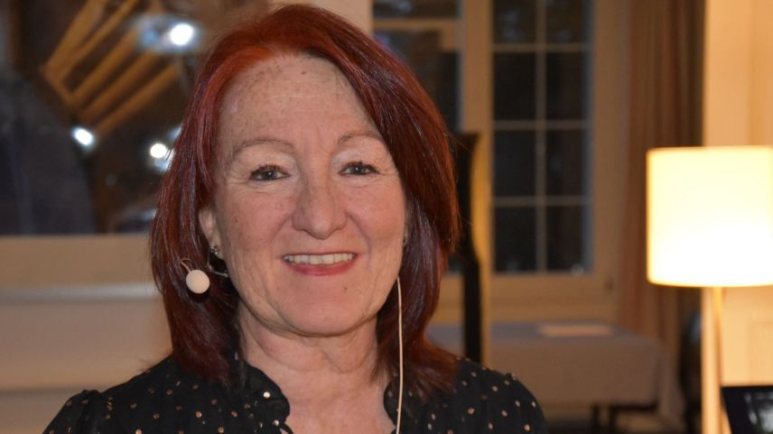 Barbara Schaefer las aus ihrem Buch «Literaturhotels». Foto: Urs Oskar Keller