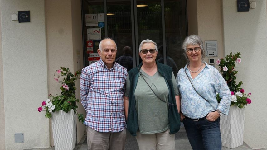 Das Bellavista-Trio mit, von links: Felix Keller, Cilgia Gianom Derungs und Luzia Studer in Ftan. Foto: z. Vfg