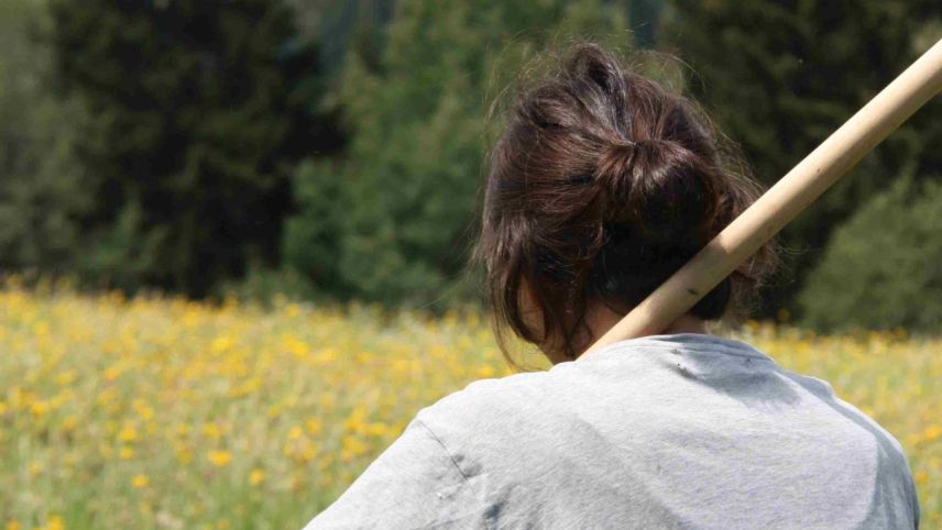 Üna retschercha conferma ils stüdis internaziunals, cha las persunas chi lavuran in l’agricultura sun pertoccas  fermamaing da burnout (fotografia: Andreas Cadonau).