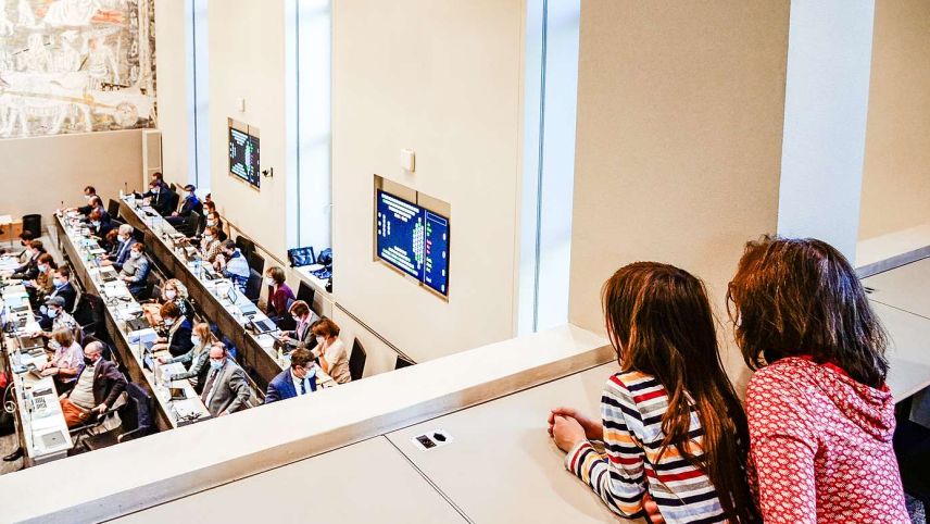 Während der Oktobersession 2021 beriet und verabschiedete der Bündner Grosse Rat die Botschaft zum Aktionsplan Green Deal für Graubünden und legte damit die Weichen für ein beispielloses Förderprogramm. Archivbild: Jon Duschletta