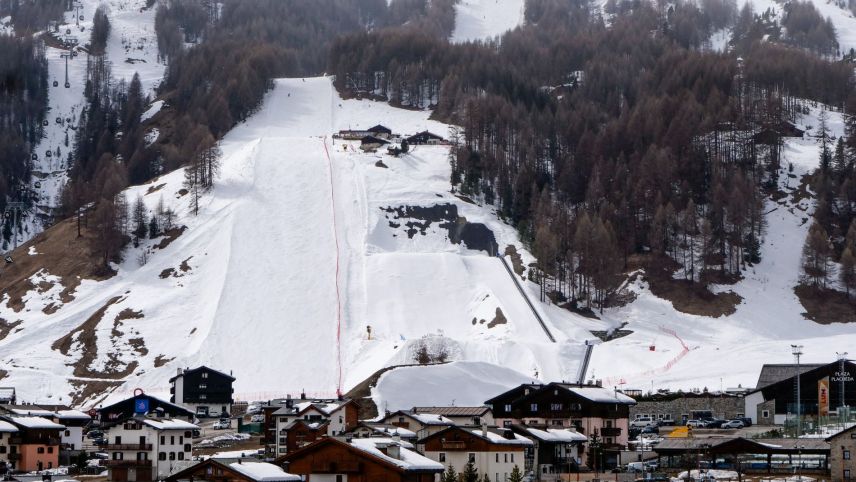 Im Gebiet der Talstation Carosello 3000 finden die Freestyle-Wettbewerbe in Aerials und Moguls statt. Von hier ist eine Verbindungs-Gondelbahn auf die andere Talseite geplant.   