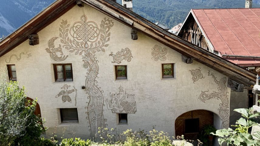 Die Fassade hat Steivan Liun Könz gestaltet. Foto: Fadrina Hofmann