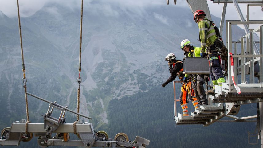 Es gehört auch Mut dazu, in schwindelerregenden Höhen zu arbeiten. Foto: Max Unterharnscheidt