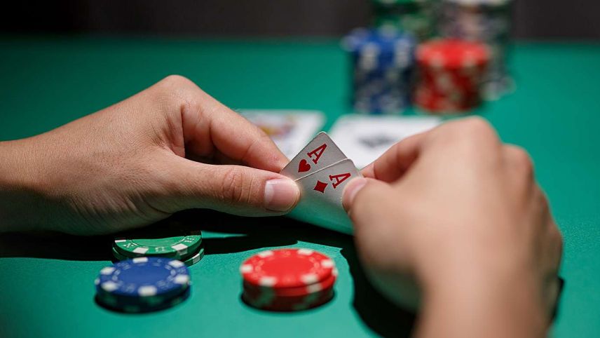 Chouni sperescha da surgnir las cartas perfettas (fotografia: Shutterstock/II.studio).