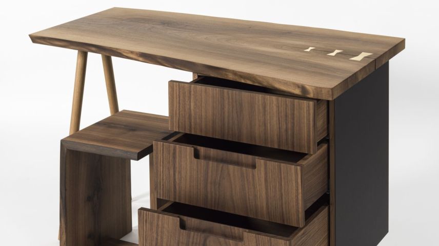 Stellvertretend für alle kreativen Schreiner-Lernenden das Wettbewerbsmöbel von Franz Walter Köppl. Er lernt an der Engadiner Lehrwerkstatt für Schreiner in Samedan im 3. Lehrjahr. Foto: Marco Cadonau/VSSM Graubünden