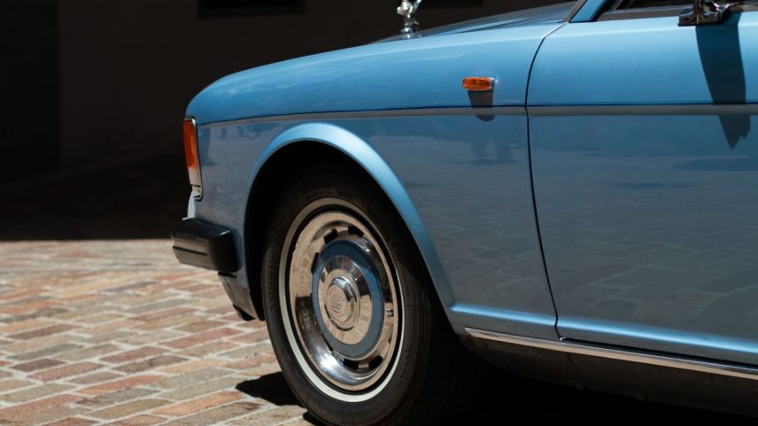  Nobel, elegant und auch abenteuerlich: Am Wochenende sind anlässlich des British Classic Car Meetings zahlreiche Oldtimer durch das Oberengadin gefahren. Fotos: z. Vfg