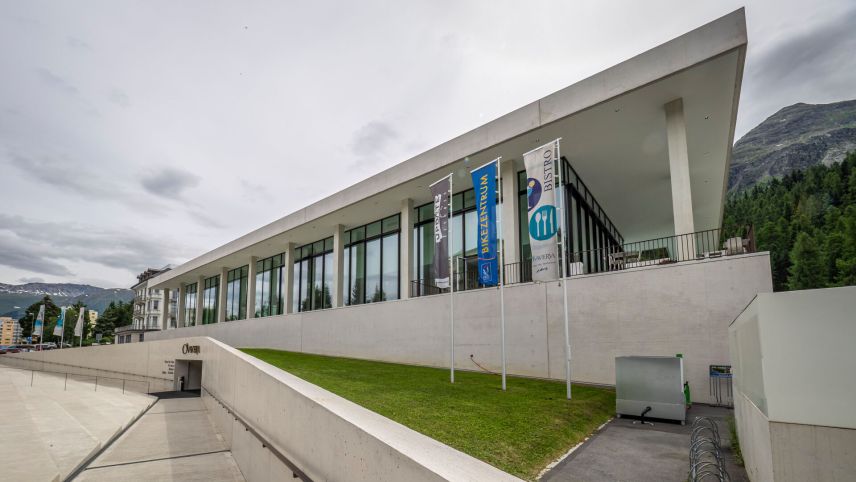 Das Hallenbad Ovaverva muss dringend saniert werden. Foto: Daniel Zaugg