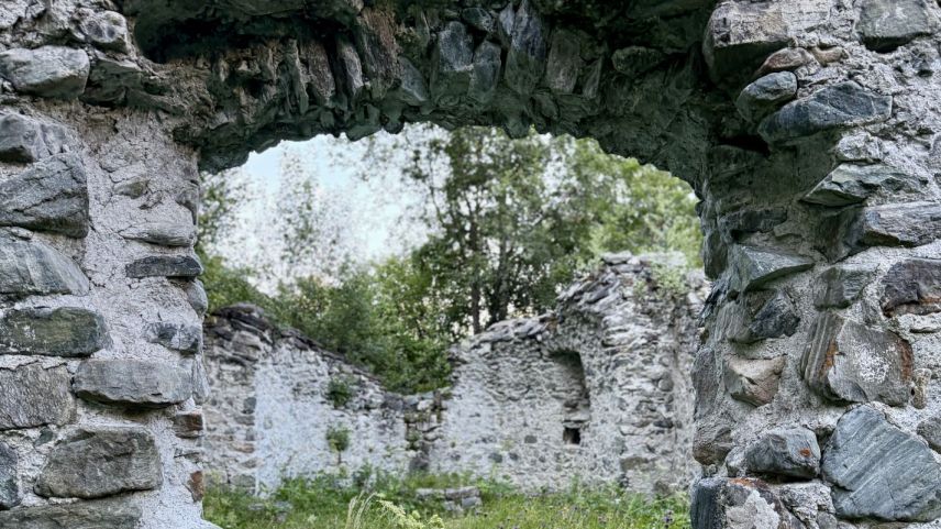 Die Kirchenruine Gonda.  Foto: Fadrina Hofmann