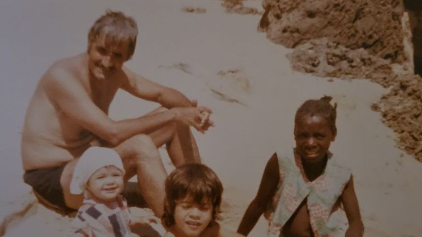 Baby Iolanda Silva mit ihrem Grossvater, der Cousine und einer Bekannten. fotografia: mad