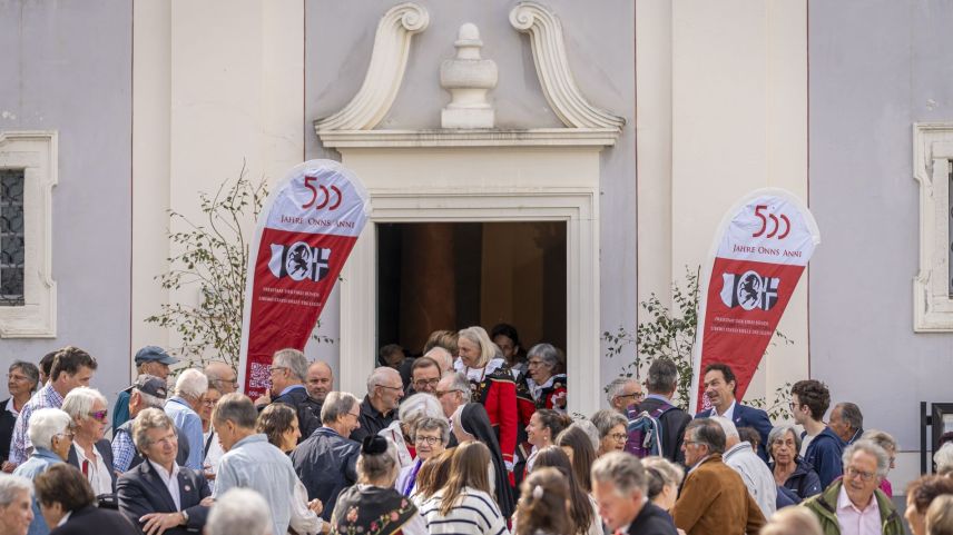 Grossauflauf anlässlich des ökumenischen Gottesdienstes. Foto: Yanik Bürkli