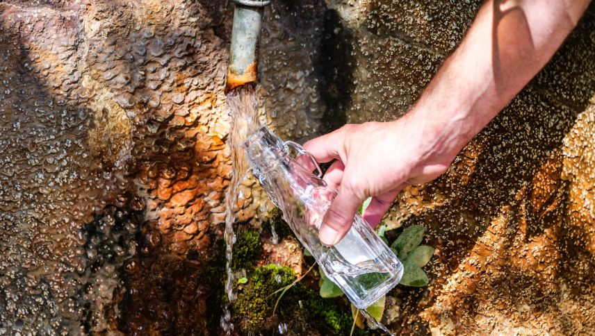 Laut dem Bundesamt für Umwelt verbraucht jede Schweizerin und jeder Schweizer 142 Liter Wasser pro Tag. Das ergibt über 50'000 Liter pro Jahr. Foto: Jon Duschletta 