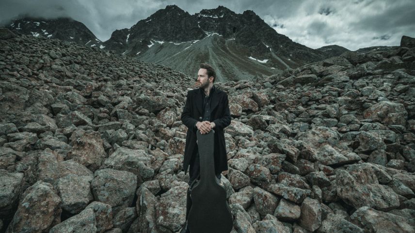 Florian Fox fühlt sich der Engadiner Bergwelt seit der Kindheit verbunden. Foto: Rob Lewis