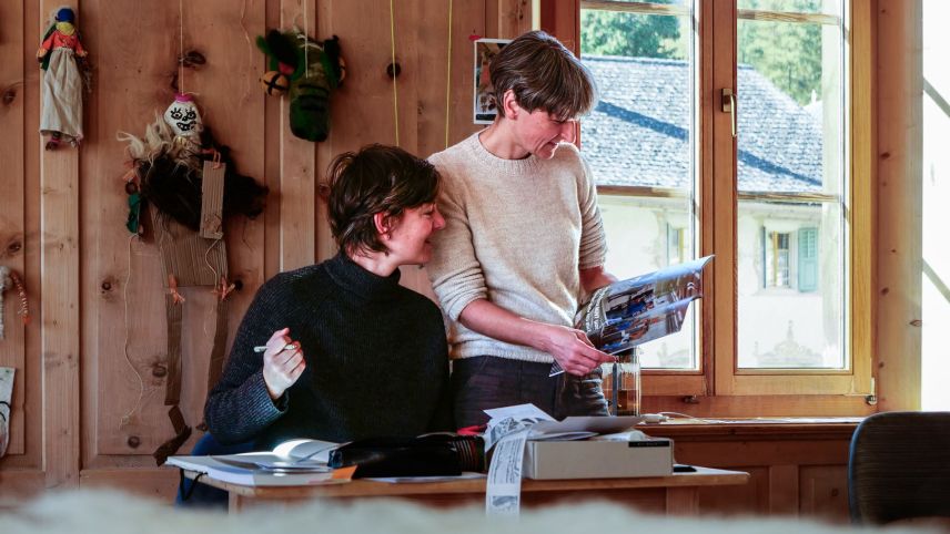 Pia Valär (links) und Esther Schena in Fuldera.
