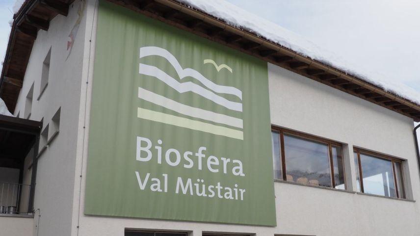Il Parc da natüra Biosfera Val Müstair exista daspö desch ons ed il büro es illa chasa cumünala da Tschierv (fotografia: David Truttmann).