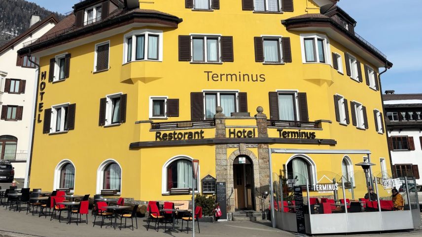 L’Hotel Terminus ho darcho aviert sias portas e vess da rester aviert fin la fin da l’an 2026 (fotografia: Martin Camichel).