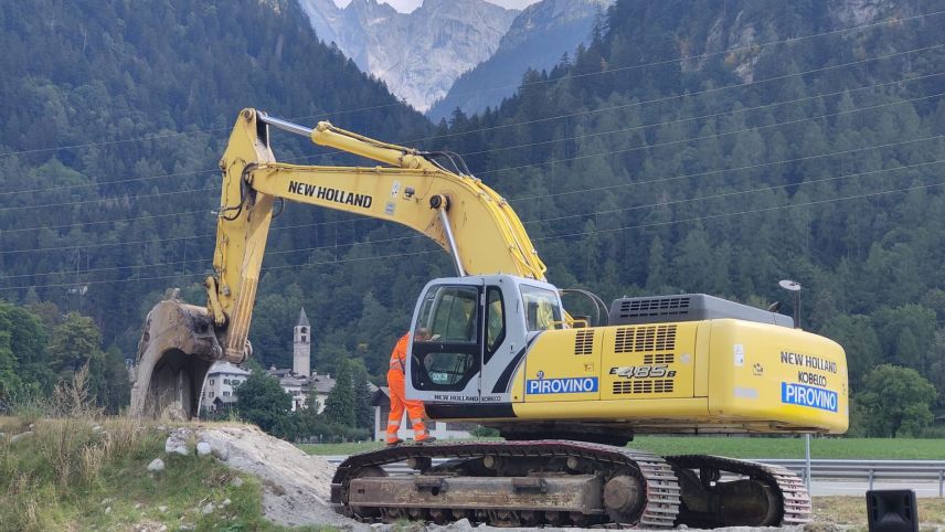 Die Bauarbeiten für Bondo II haben vier Jahre nach dem Bergsturz des Piz Cengalo heute, Samstag, begonnen. Foto: Denise Kley