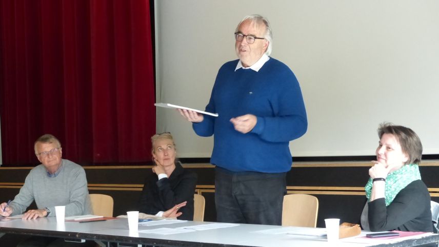 Il cussagl da fundaziun dal Museum Stamparia Strada cul commember d’infin uossa Thedi Gut (schn.) ed ils commembers nouv elets Maria Vital, Jon Candrian e Silvia Marti (fotografia: Flurin Andry).