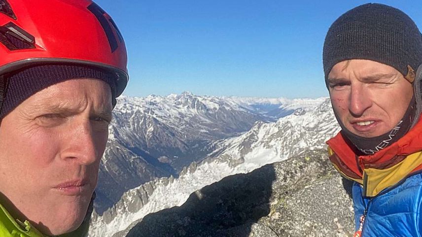 Marcel Schenk (links) auf dem Gipfel.