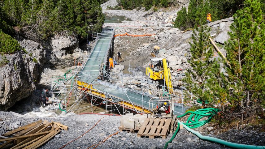 Die Gemeinde Zernez muss sich gemäss einer Amtsverfügung an die bisherigen Kosten des PCB-Ereignisses im Spöl beteiligen. Gegen diesen Entscheid hat die Gemeinde Beschwerde eingereicht (Foto: Jon Duschletta). 