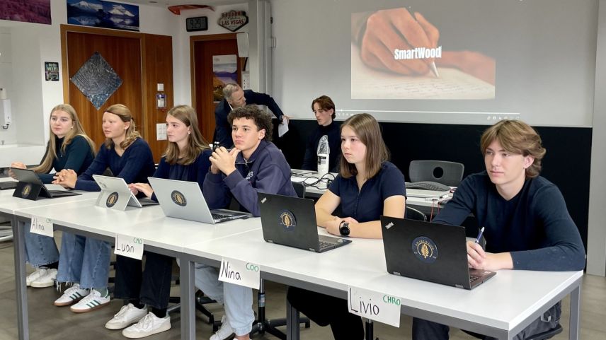 Die Geschäftsleitung von Smartwood hält ihre Investorenkonferenz ab. Foto: Fadrina Hofmann