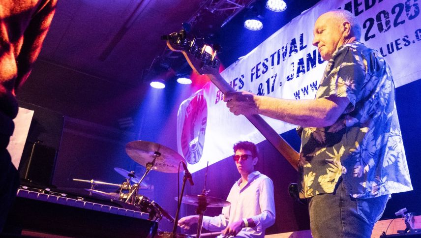 Die einheimische Band «Swing over the Pop». Foto: Jon Duschletta