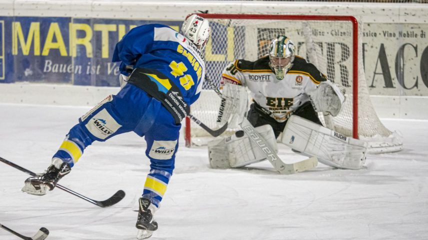 Marc Camichel trifft zum 5:2. Der Stürmer war mit 3 Toren Matchwinner für St.Moritz. Foto: Dan Zaugg