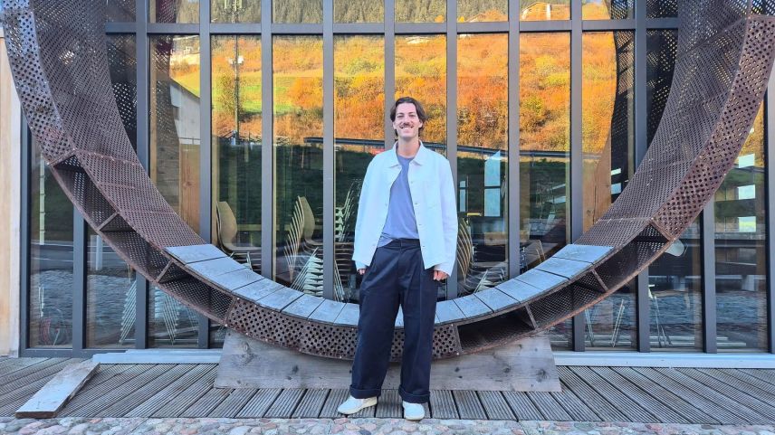 Davo desch ons sainza grond movimaint dess il stabilimaint dal «Chillyhub» uossa reviver sco restorant «Macun». Il mainagestiun Jonathan Gerz voul drivir seis restorant «uschè svelt sco pussibel» (fotografia: RTR).