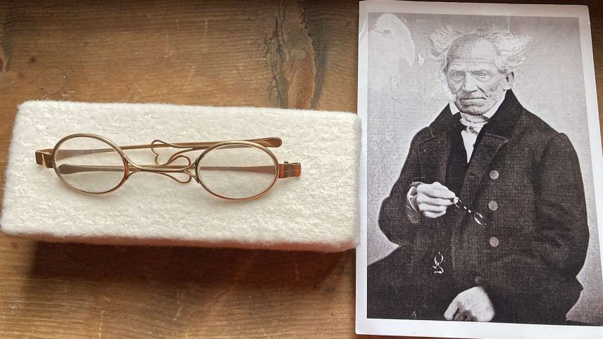 Eine ganz besondere Leihgabe in der Ausstellung: die Brille Arthur Schopenhauers. Foto: Fundaziun de Planta Samedan