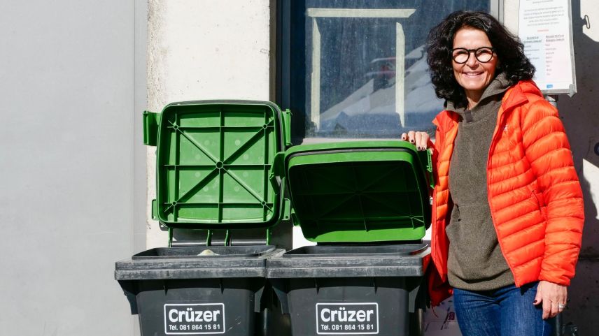 Irene Caduff-Hugentobler ist schon 2021 in Sachen Sammlung von Küchen- und Grünabfällen aktiv geworden und hat mithilfe anderer erreicht, dass in der Fraktion Guarda ein entsprechendes Pilotprojekt lanciert wurde. Fotos: Jon Duschletta