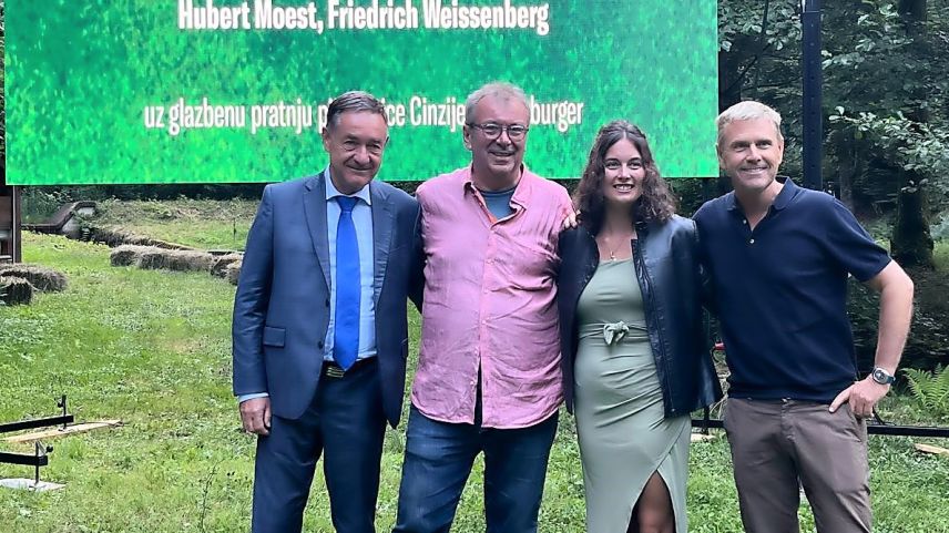 Von links: Botschafter Urs Hammer zusammen mit Cinehill-Filmdirektor Igor Mirkovic, Musikerin Cinzia Regensburger und Filmemacher Felice 
Zenoni am Filmfestival in Kroatien. Foto: z. Vfg