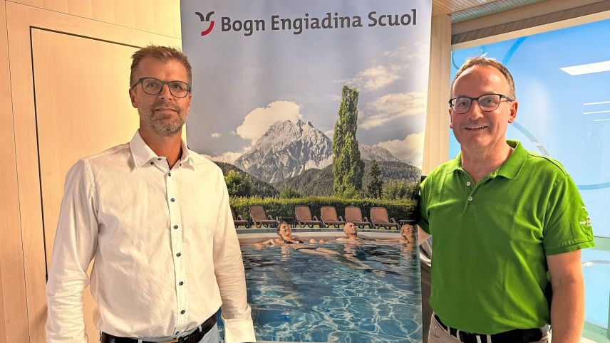 Adrian Barbüda, president dal cussagl administrativ, e Claudio Duschletta, directer dal Bogn Engiadina Scoul, sun cuntaints cul resultat da gestiun (fotografia: Nicolo Bass).