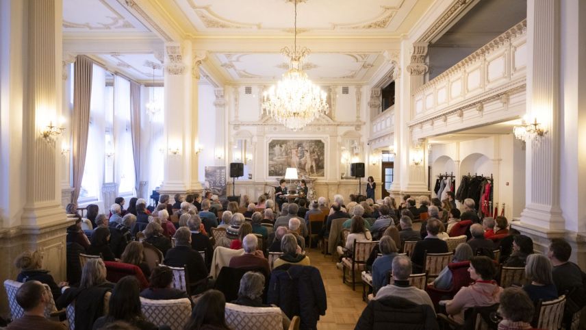 La prelecziun ha attrat ün vast public.  fotografia: Mayk Wendt